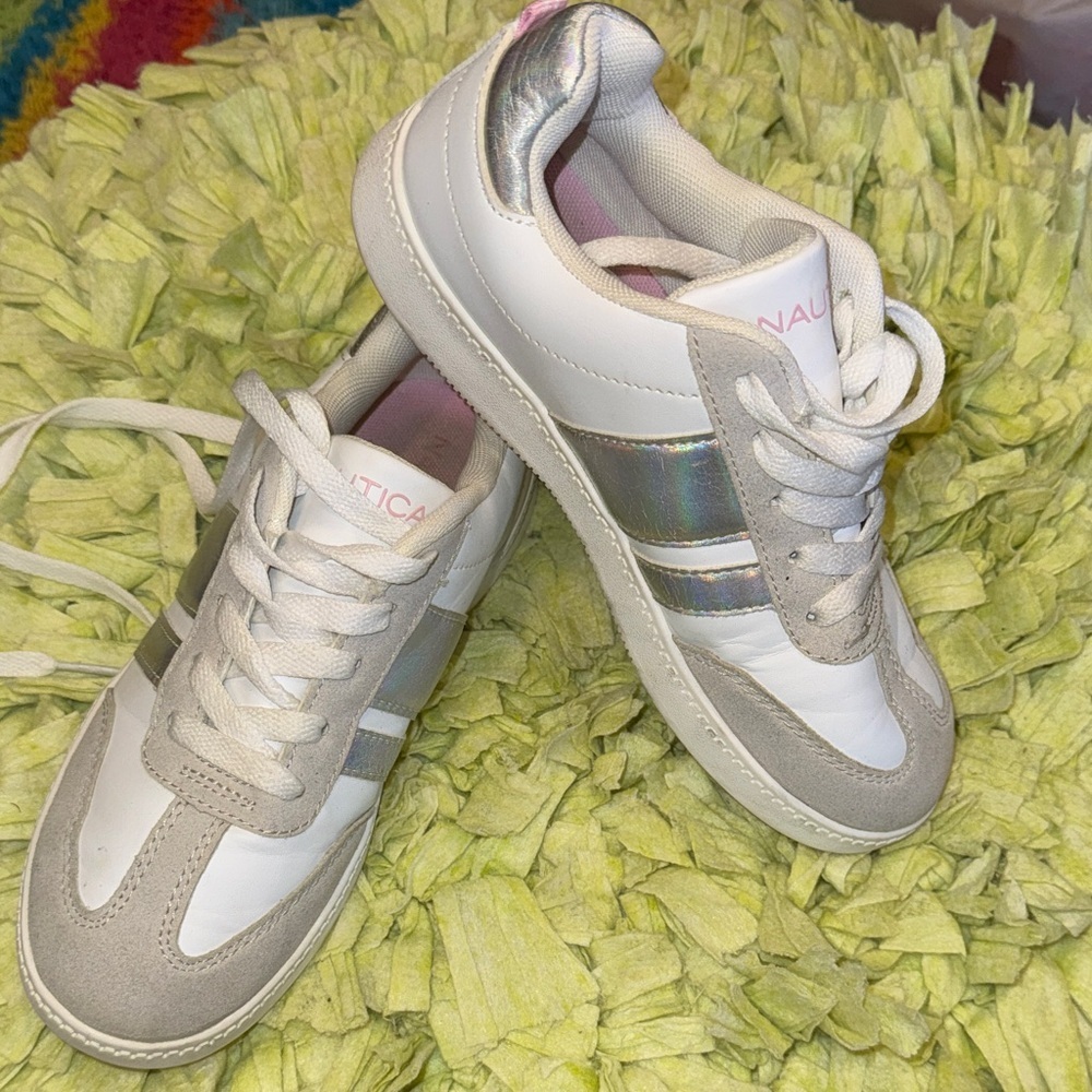 Nautica Girls, White & Pink  Holographic Sneakers, Sz 3, used & Nice!